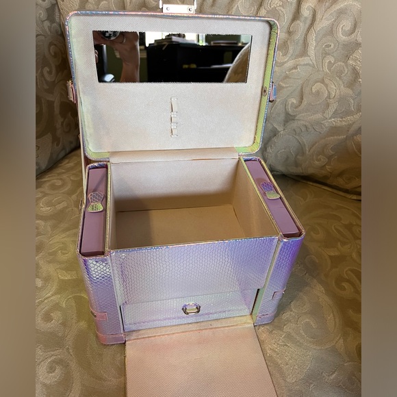 Iridescent, mermaid scales makeup organizer/travel case from Ulta beauty. - Picture 4 of 4
